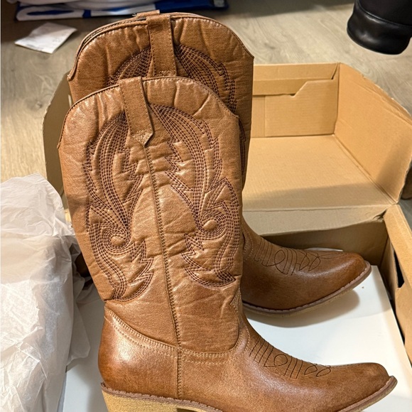 Urban Outfitters Tan Lace-Up Western Boots - Picture 3 of 6